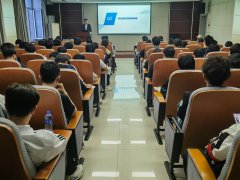 <b>由学生指点办事核心从办、机械工程取从动化学</b>